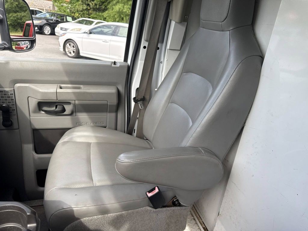 2014 Ford Econoline Image 18