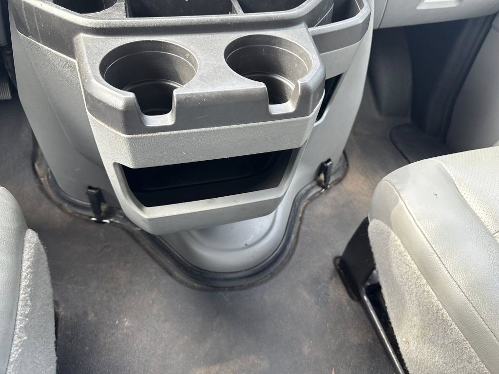 2014 Ford Econoline Image 25