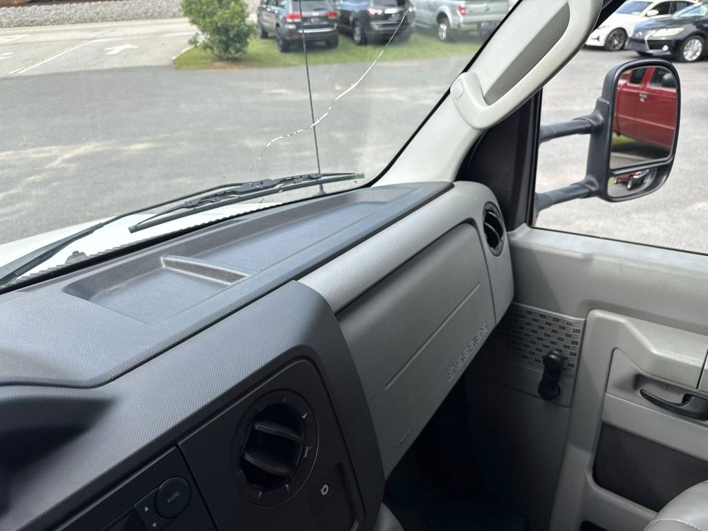 2014 Ford Econoline Image 27