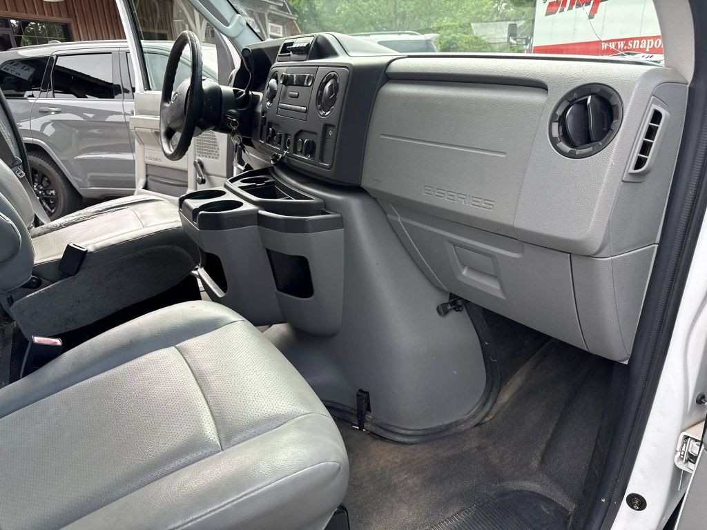 2014 Ford Econoline Image 28