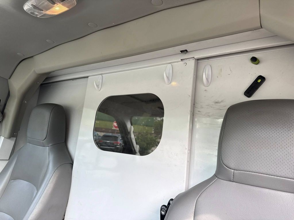 2014 Ford Econoline Image 30