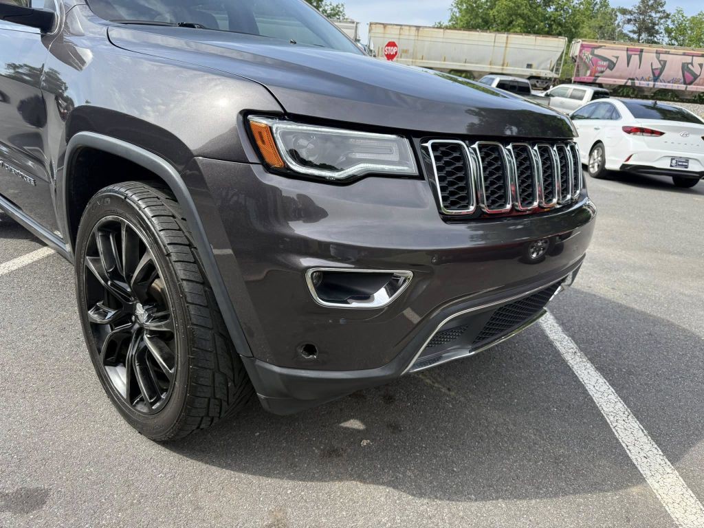 2017 Jeep Grand Cherokee Image 11
