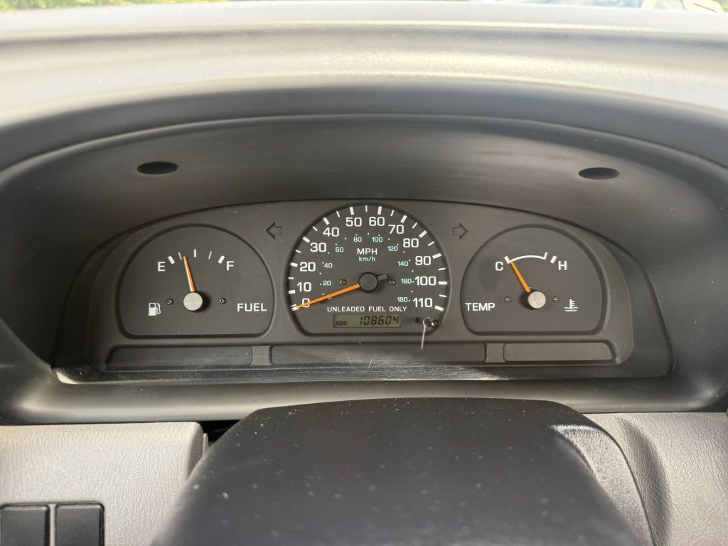 1998 Nissan Frontier Image 16