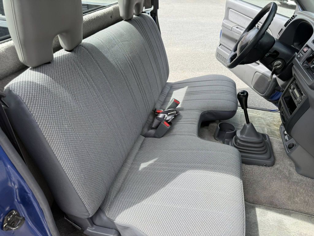 1998 Nissan Frontier Image 22