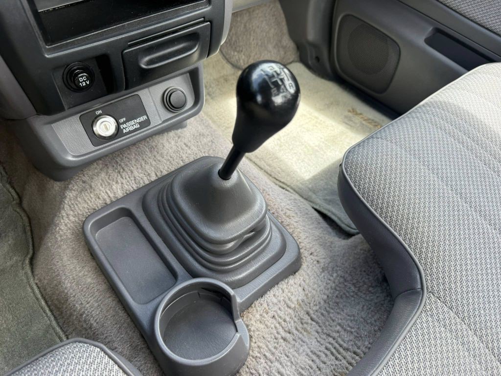 1998 Nissan Frontier Image 28