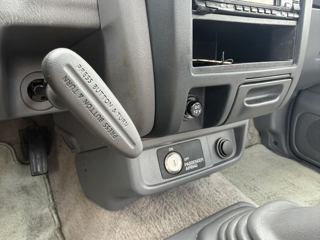 1998 Nissan Frontier Image 29