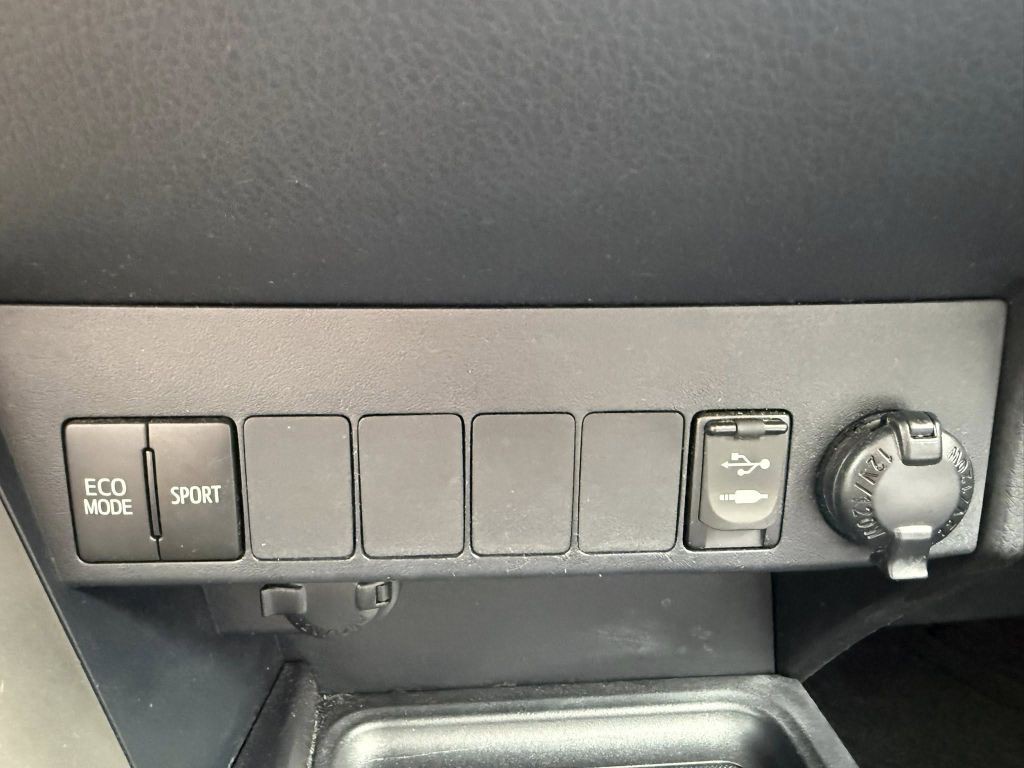 2013 Toyota Rav4 Image 18