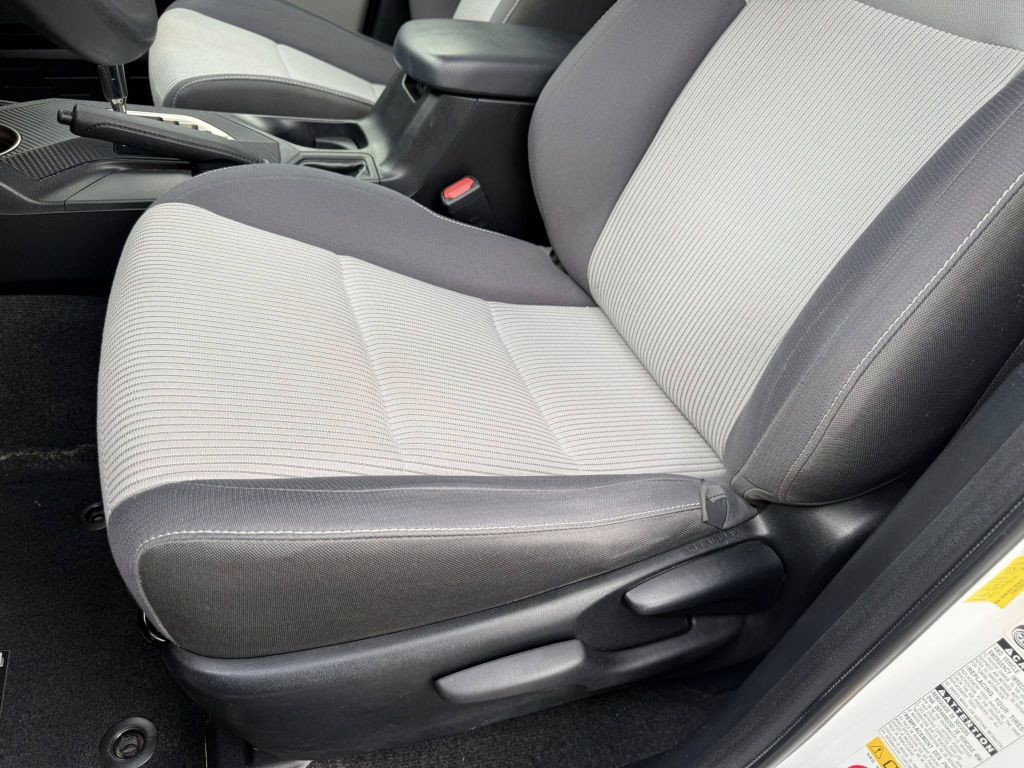 2013 Toyota Rav4 Image 24