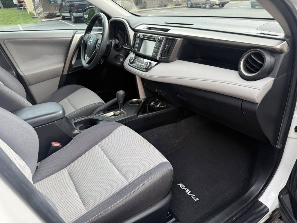 2013 Toyota Rav4 Image 28