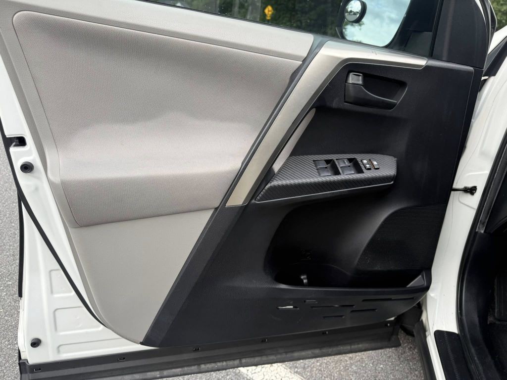 2013 Toyota Rav4 Image 36