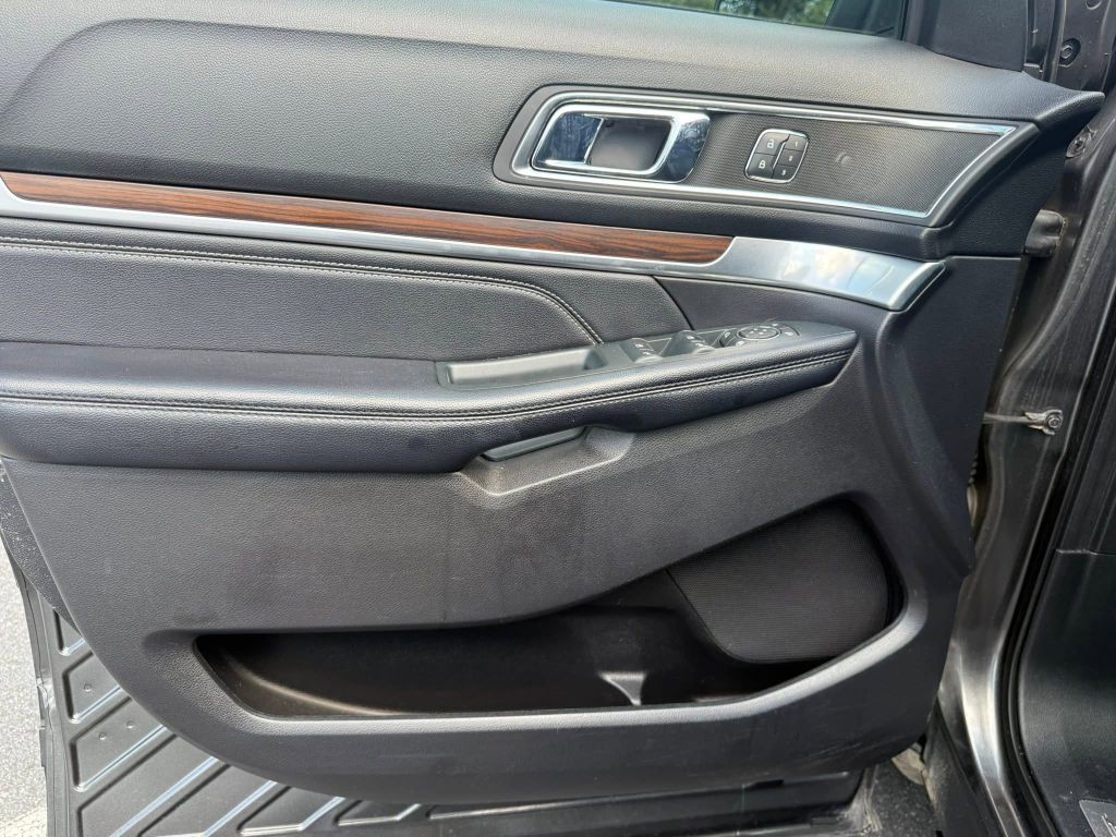 2018 Ford Explorer Image 32