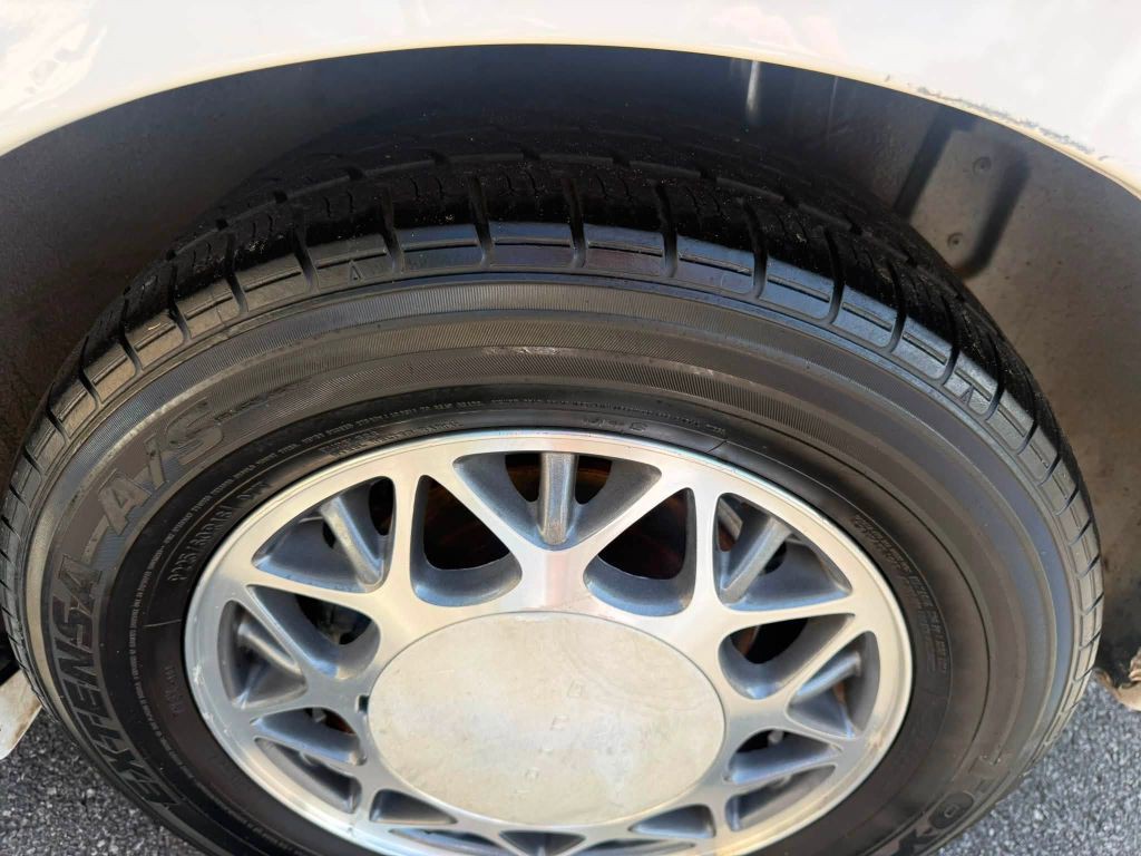 2004 Buick LeSabre Image 25
