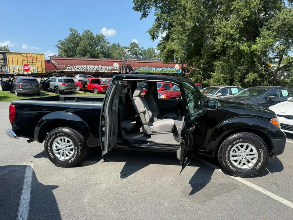 2010 Nissan Frontier Image 5