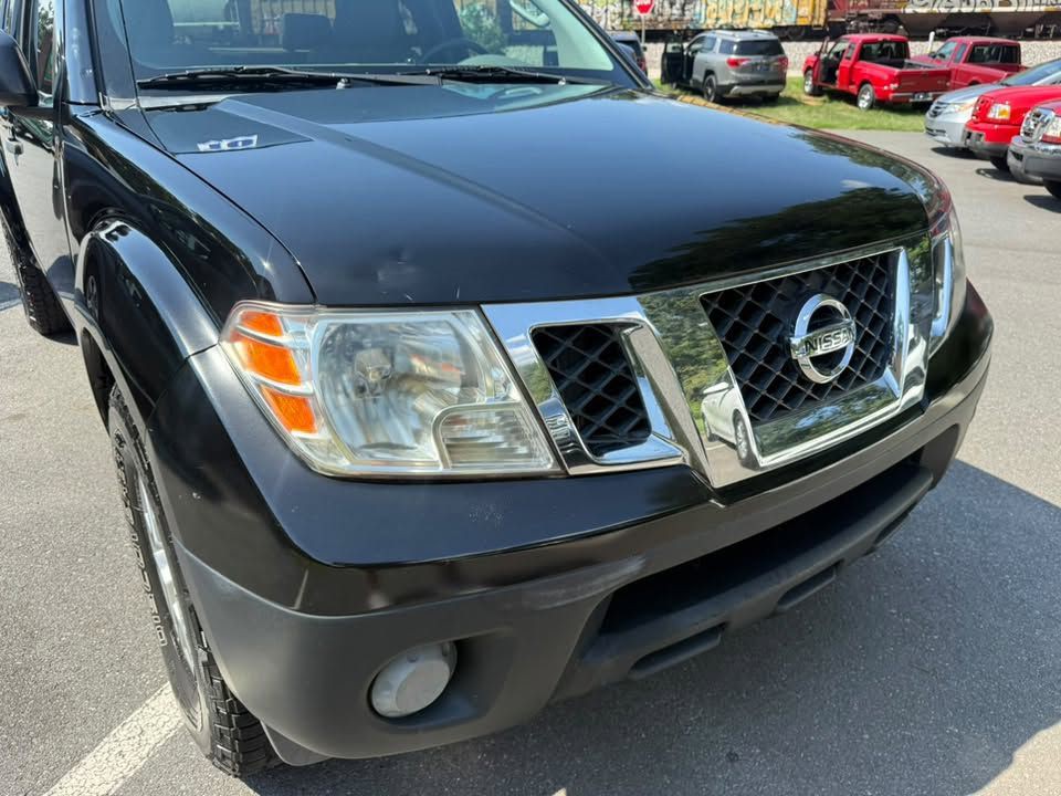2010 Nissan Frontier Image 11