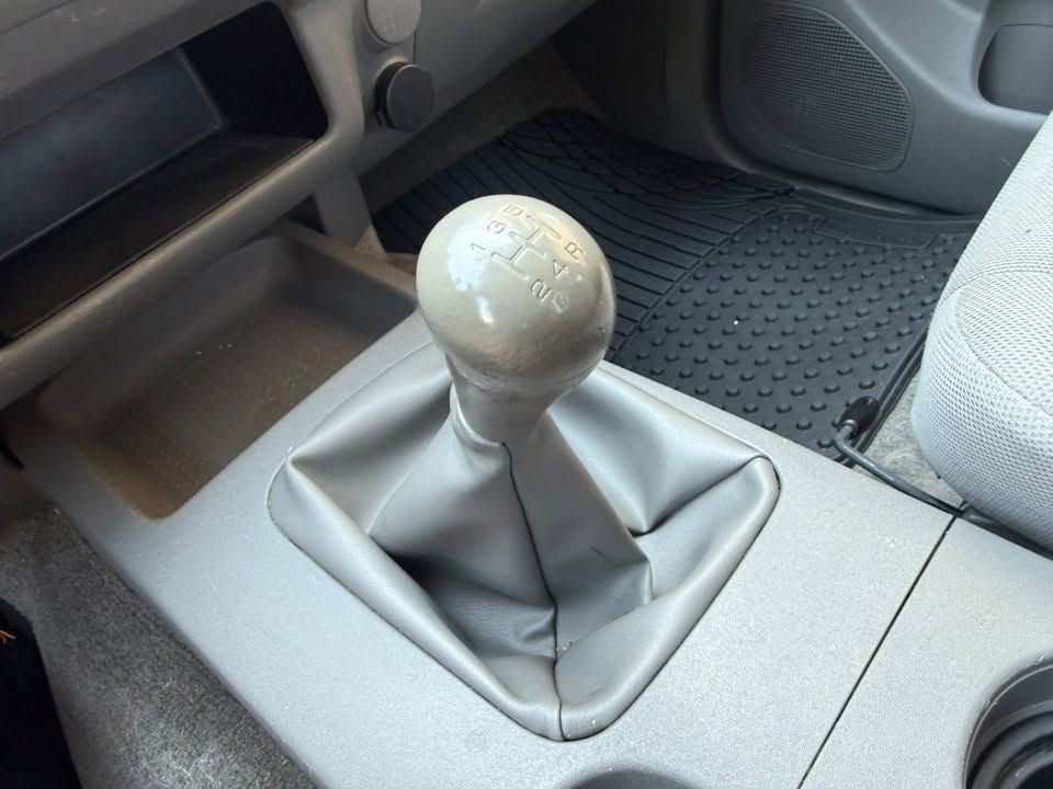 2010 Nissan Frontier Image 21