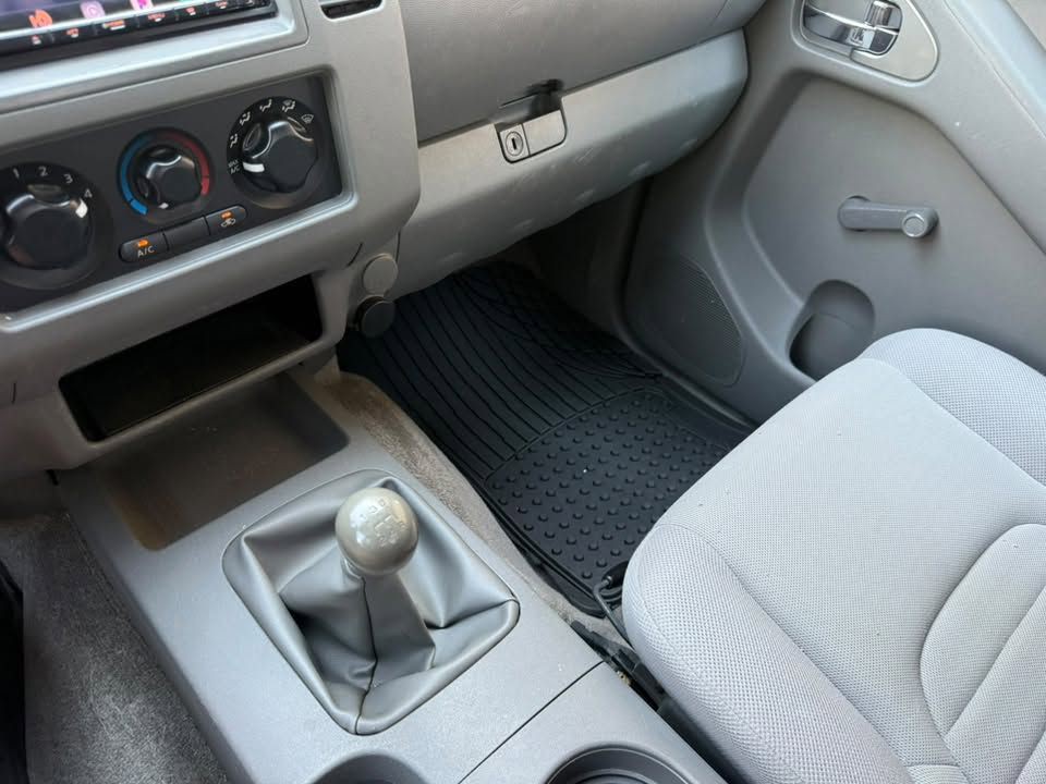 2010 Nissan Frontier Image 22
