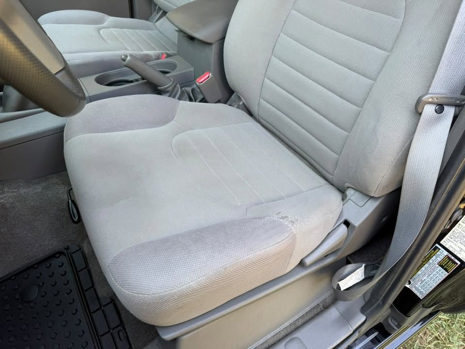 2010 Nissan Frontier Image 26