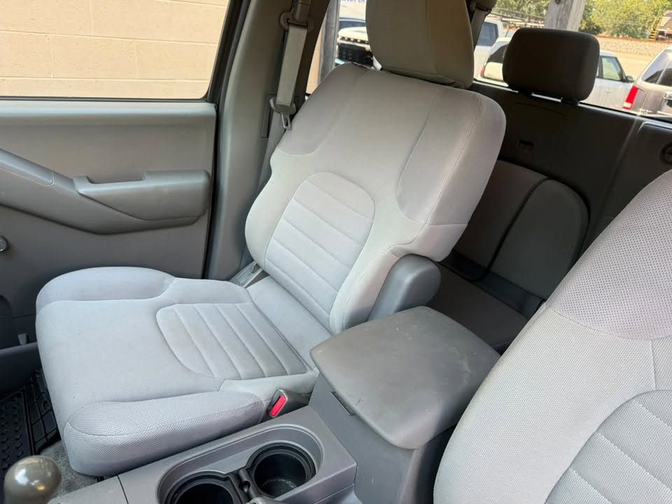 2010 Nissan Frontier Image 27