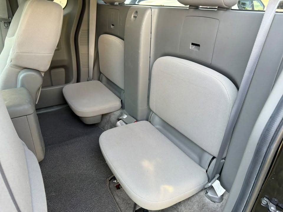 2010 Nissan Frontier Image 28
