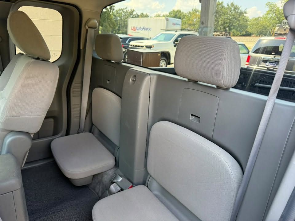 2010 Nissan Frontier Image 29