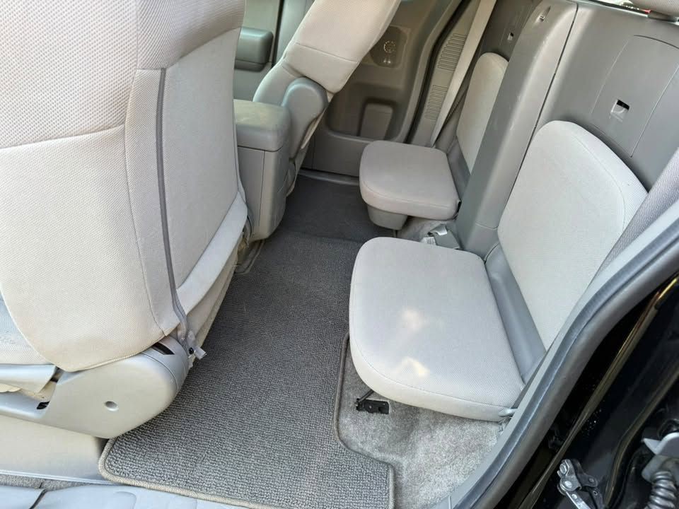 2010 Nissan Frontier Image 30