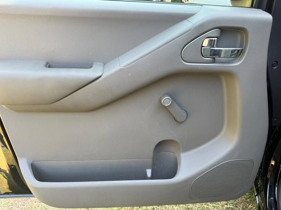 2010 Nissan Frontier Image 31