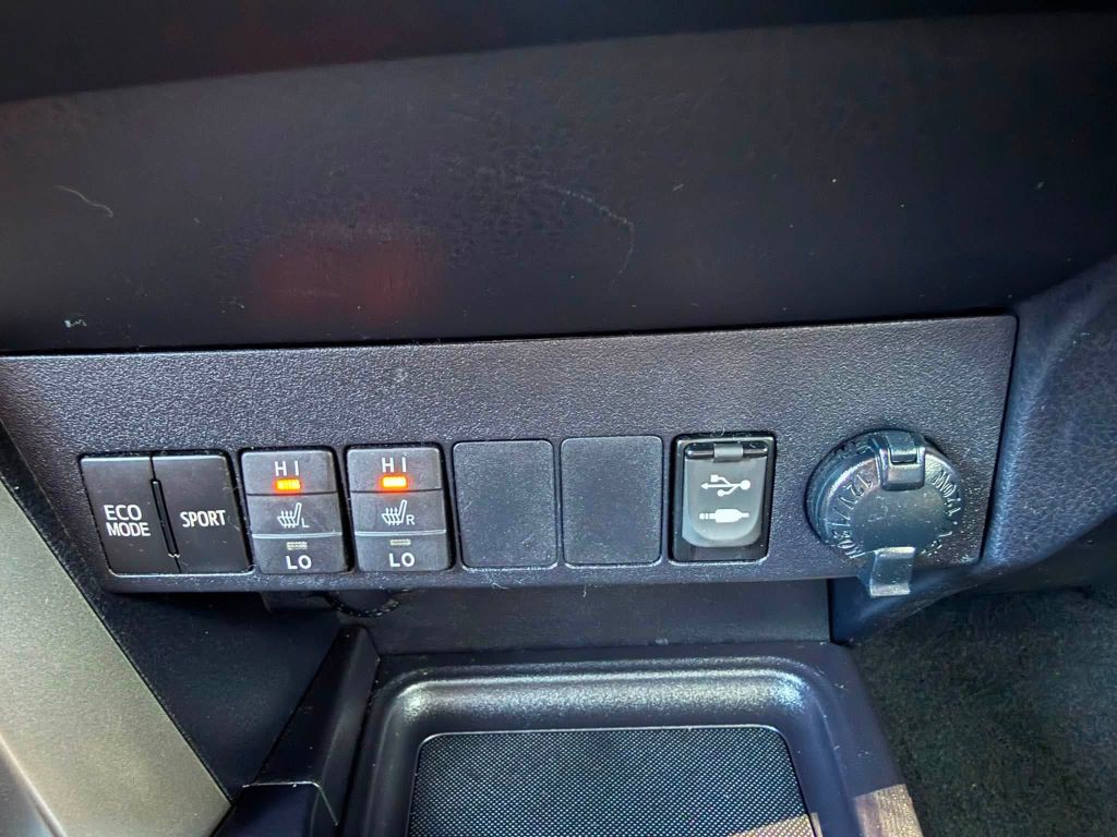 2015 Toyota Rav4 Image 21