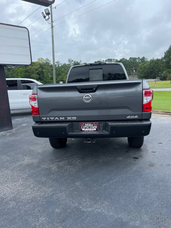 2022 Nissan Titan Image 5