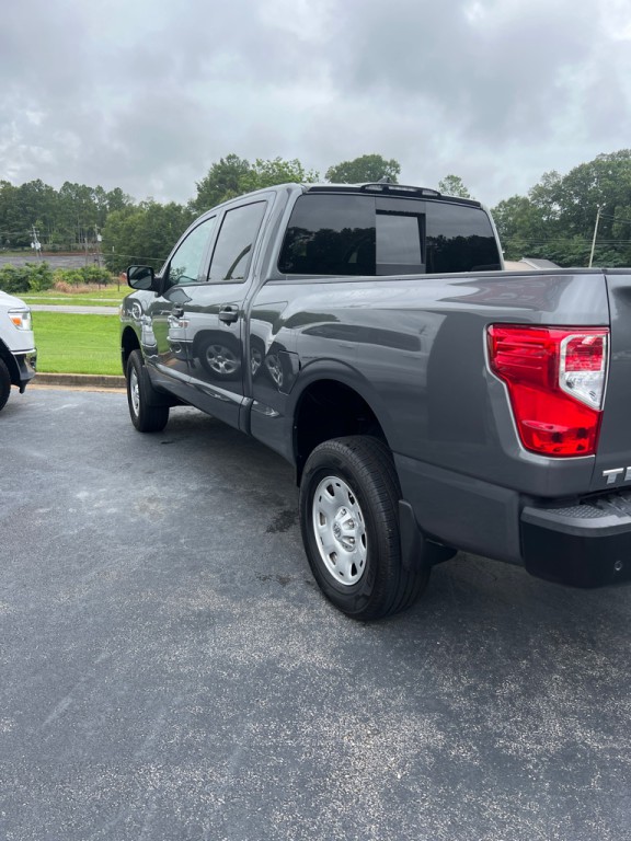 2022 Nissan Titan Image 6