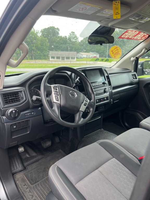 2022 Nissan Titan Image 7