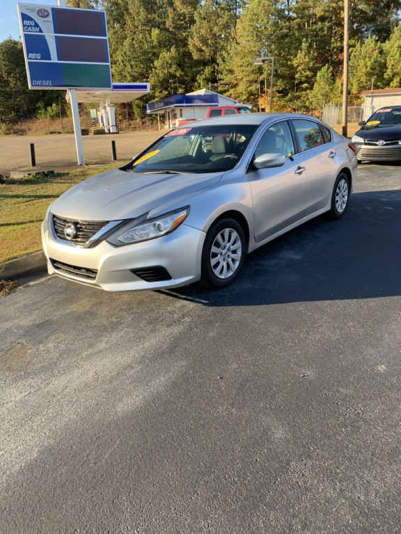 2017 Nissan Altima Image 1