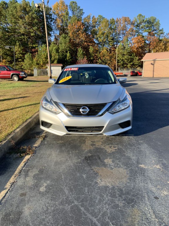 2017 Nissan Altima Image 2
