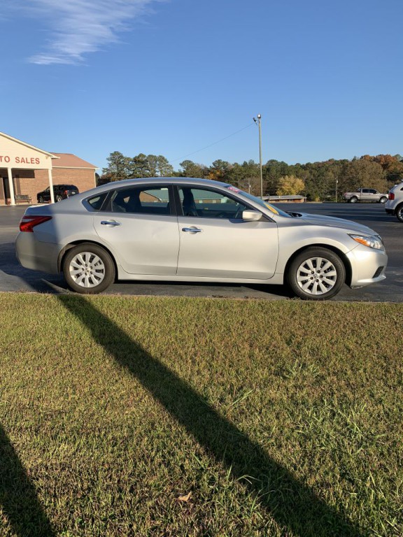 2017 Nissan Altima Image 4