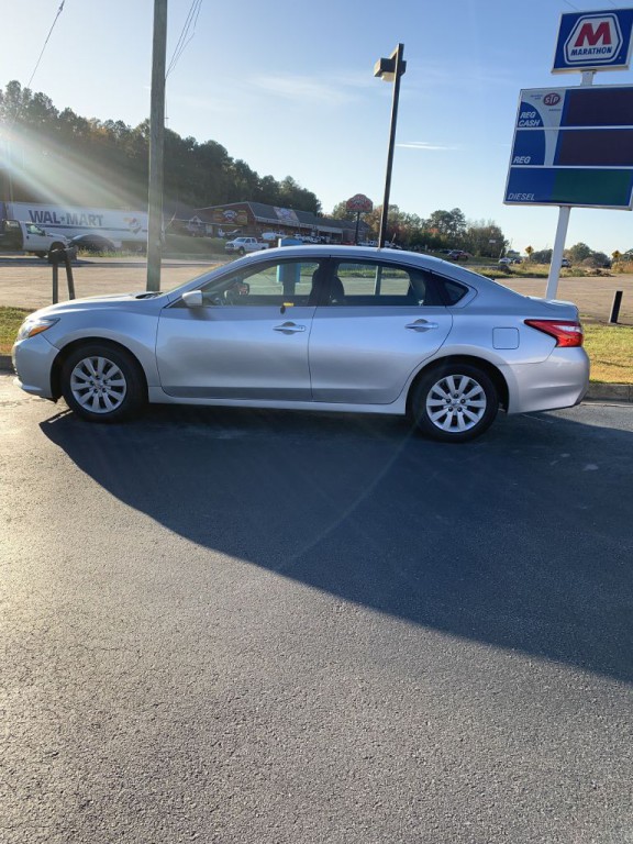 2017 Nissan Altima Image 8