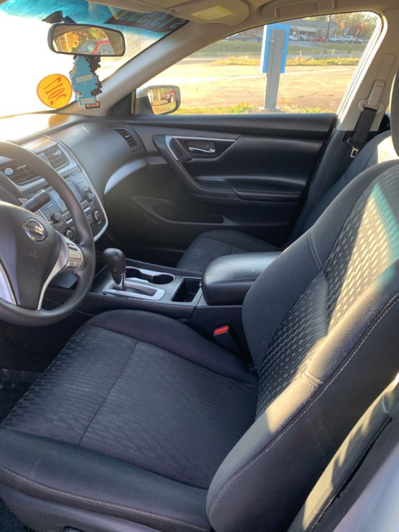 2017 Nissan Altima Image 9