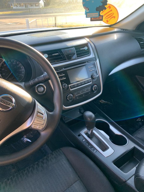2017 Nissan Altima Image 10