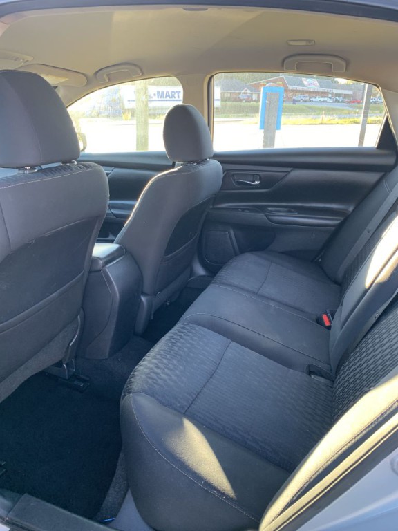 2017 Nissan Altima Image 11