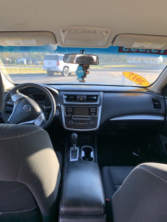 2017 Nissan Altima Image 12