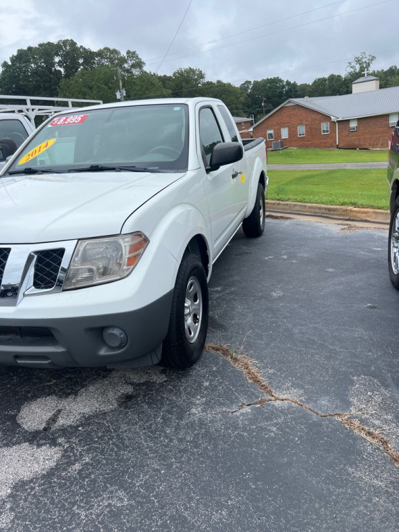 2014 Nissan Frontier Image 2