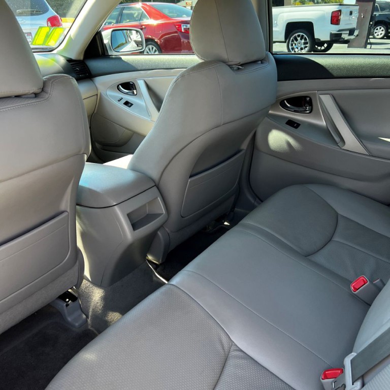 2011 Toyota Camry Image 9