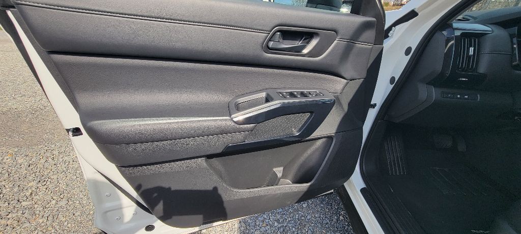 2025 Nissan Pathfinder Image 8