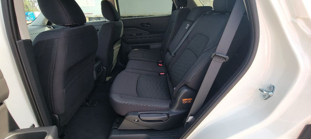 2025 Nissan Pathfinder Image 9