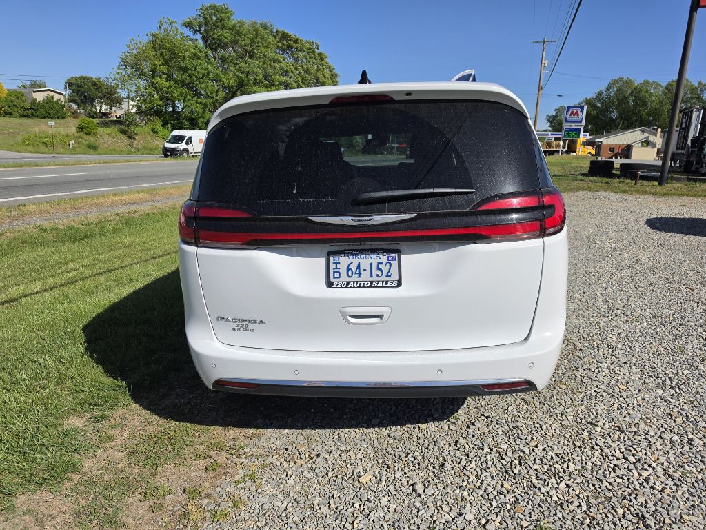 2025 Chrysler Pacifica Image 4