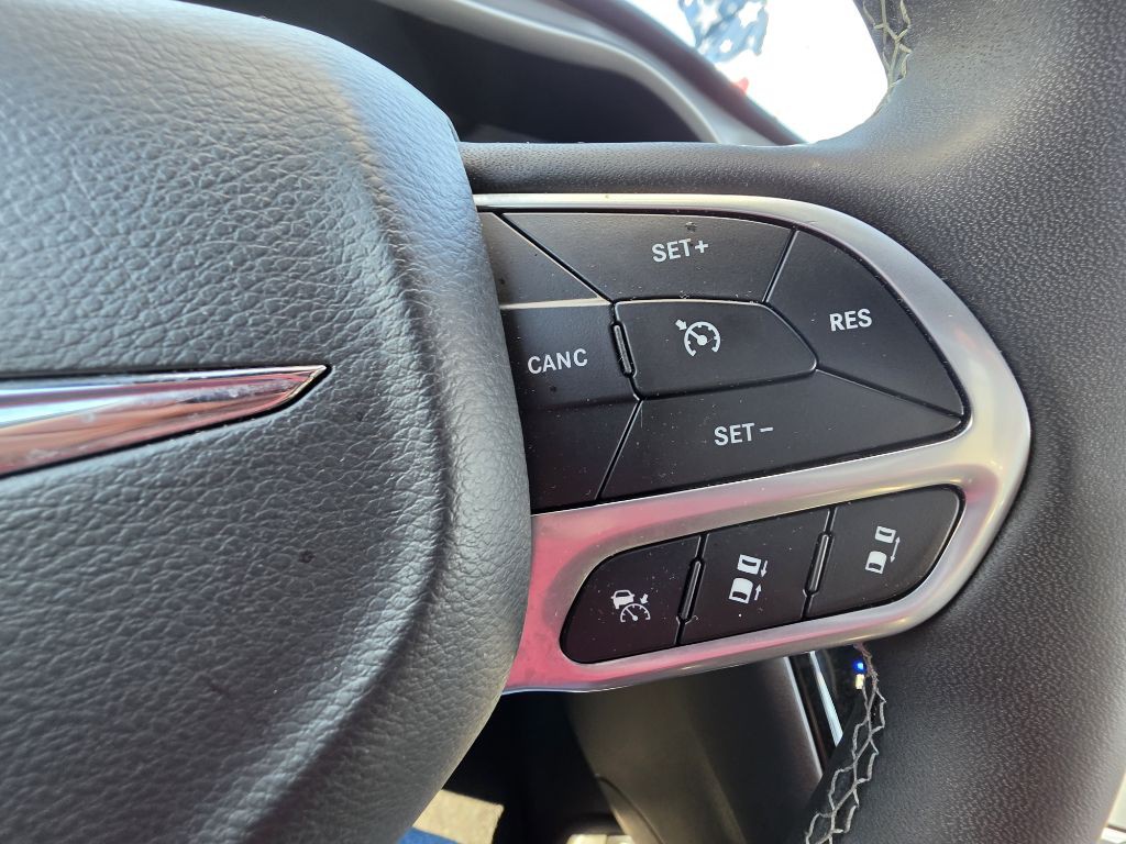 2025 Chrysler Pacifica Image 15