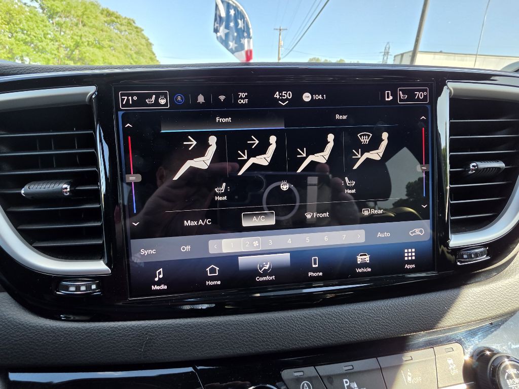 2025 Chrysler Pacifica Image 16