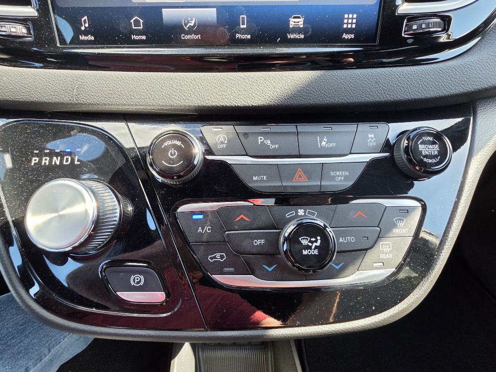 2025 Chrysler Pacifica Image 18