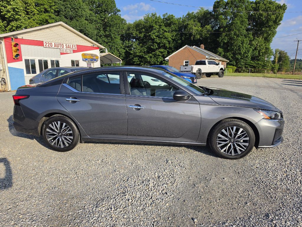 2025 Nissan Altima Image 1