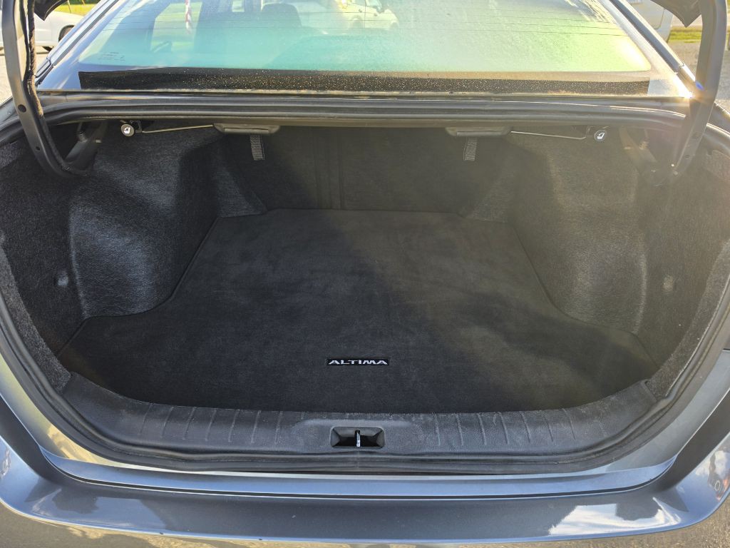 2025 Nissan Altima Image 4