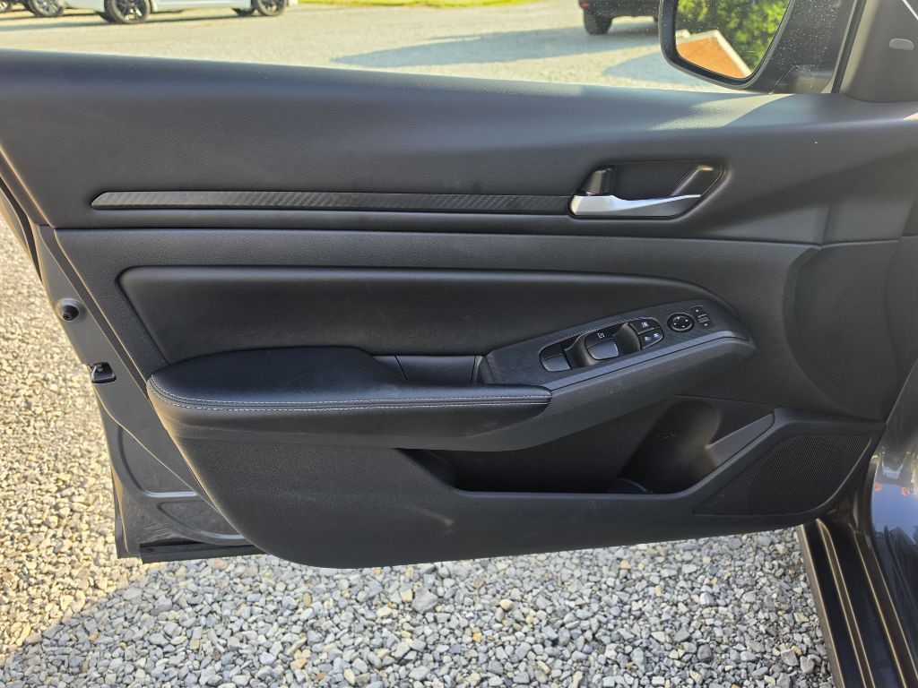 2025 Nissan Altima Image 7