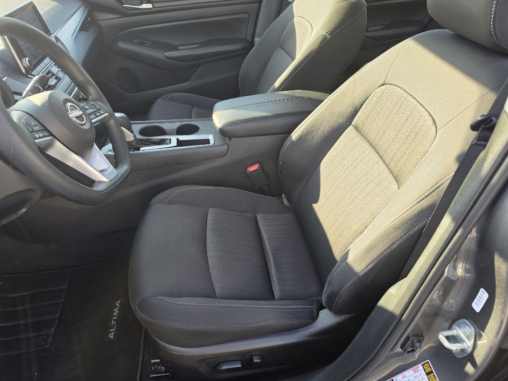 2025 Nissan Altima Image 8